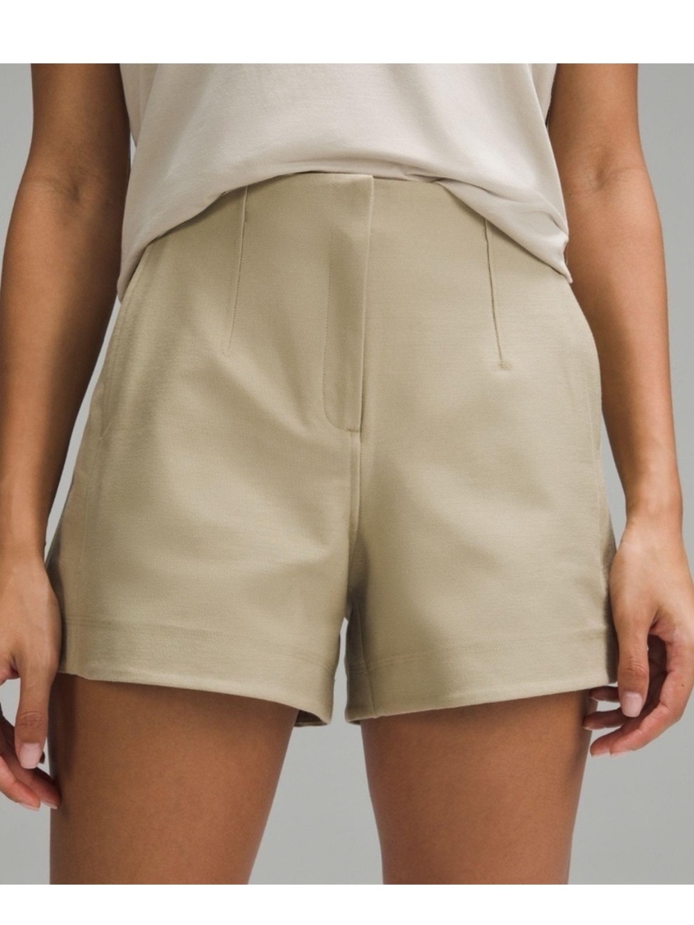 Lululemon Utilitech Relaxed Fit High Rise Short Size 4